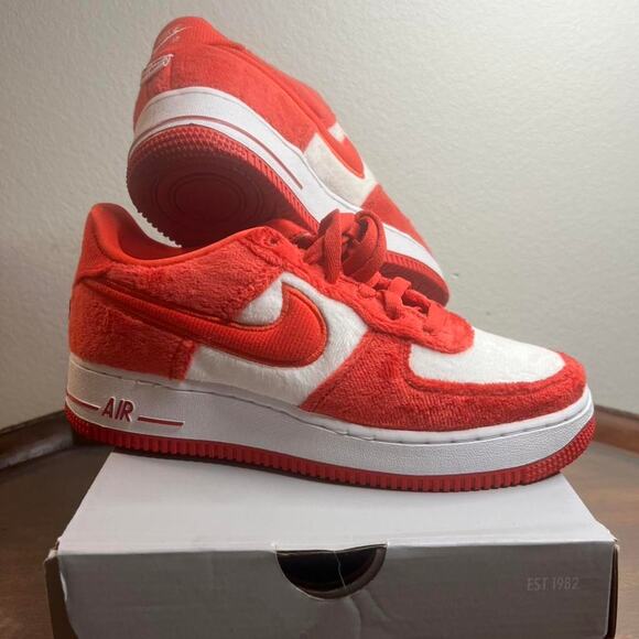 Brand new with box NIKE AIRFORCE ONE GS FIRE RED/LT CRIMSON-WHITE. VALENTINES 6Y - Picture 2 of 5